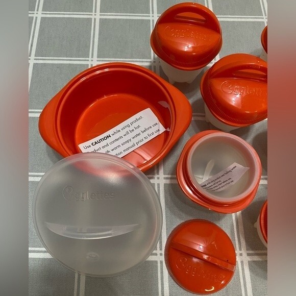 NWOB Egglettes Egg Cooker Hard Boiled Eggs w/out the Shell 6) Cups & 1) Cooker - Picture 5 of 7